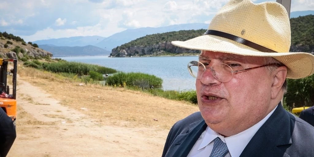 «Νεκρή» πλέον η Συμφωνία των Πρεσπών: «Βόμβες» με τα 50 εκατ. του Σόρος – Μιλόσοσκι: «Ο Κοτζιάς αποχαιρέτησε τον Ντιμιτρόφ με τραγούδι του Ρουβά»!